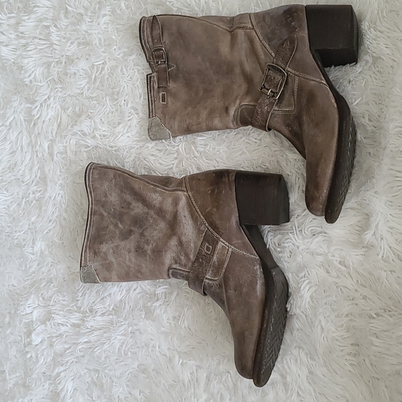 Frye | size 9 | distressed engineer boot with heel - Picture 3 of 14